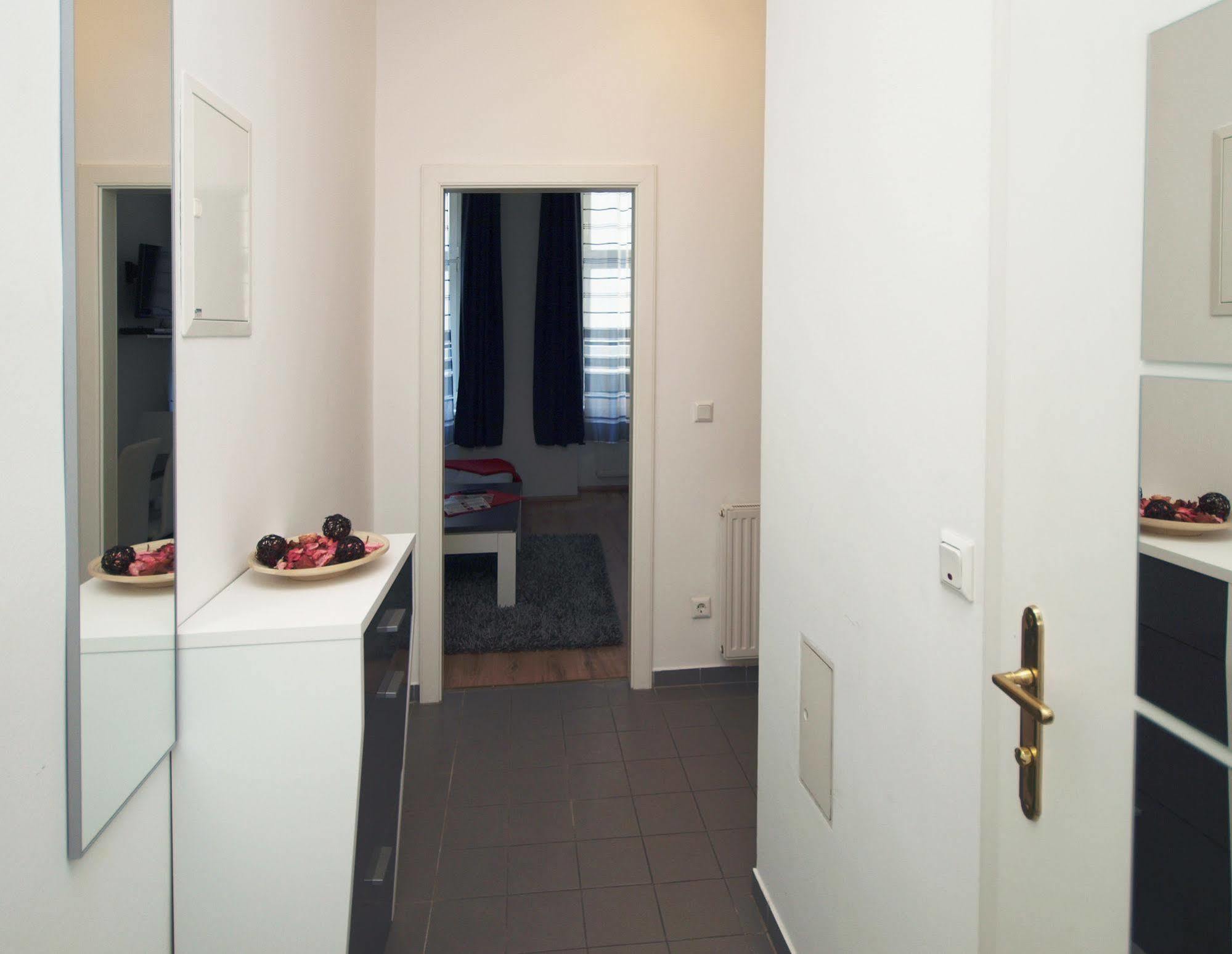 Checkvienna - Ruedengasse Appartement Buitenkant foto